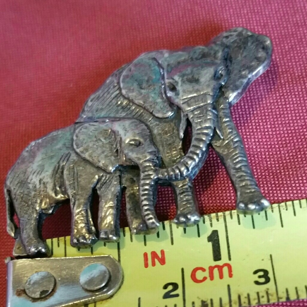 VINTAGE STERLING SILVER BROOCH